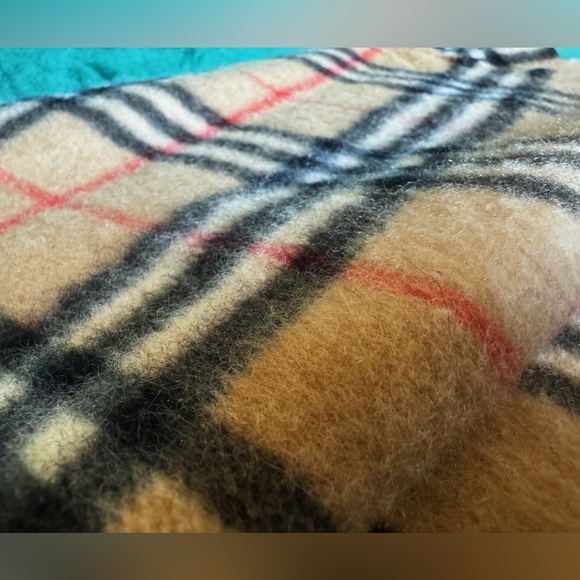 Sold❌Authentic Burberry Cashmere Scarf. - Picture 4 of 15